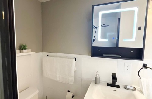 North Beach Apartment | Stylish Newly Renovated Boutique 103–Walk to Beach