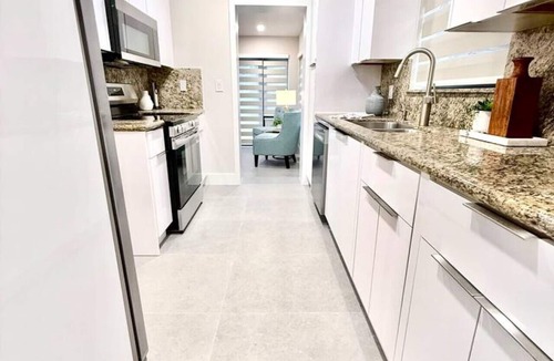 Coral Terrace House | Stylish retreat with private backyard