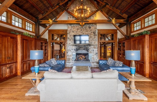 Edray Hotel | Stylish room at Allegheny Springs - sleeps 4! by RedAwning