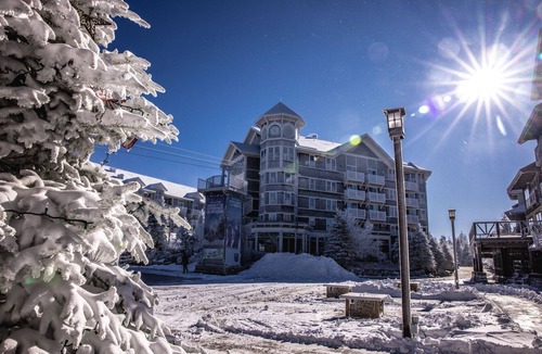Edray Hotel | Stylish room at Allegheny Springs - sleeps 4! by RedAwning