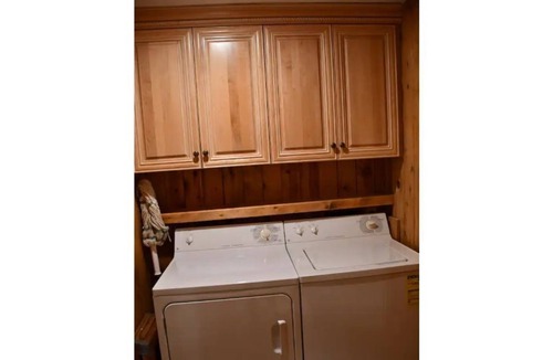 Edray Condo | Stylish Ski in/out 2BR/2BA Shamrock Condo