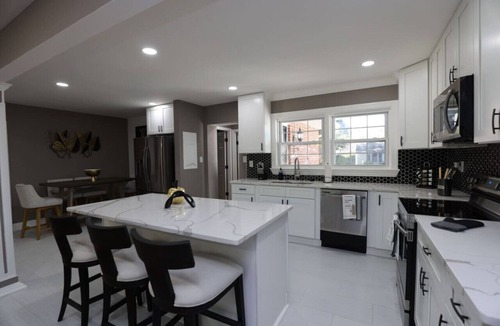 Dumbarton House | Stylish & Spacious: An Oasis for Your Getaway!