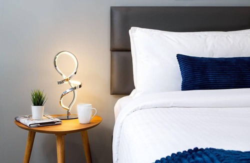 Poinciana Park Hotel | Stylish Suite with Tub in Fort Lauderdale