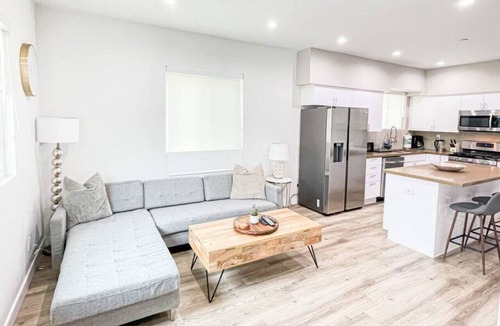 View Park-Windsor Hills House | Stylish Townhouse in Mid City -CR2-CUL