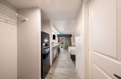 Williamsburg Hotel | Suburban Studios Williamsburg Central