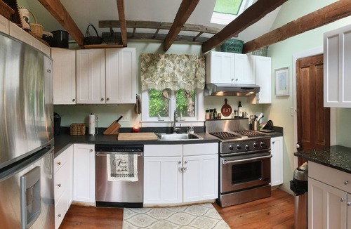 Milton House | Suds & Sand, walk to Brewery or Drive to the Beach