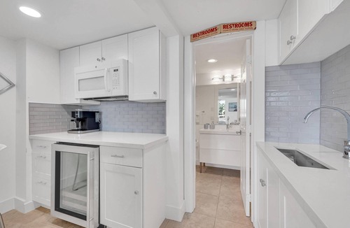 Barrier Island Condo | Suite by Beach | Waterfront | Lago Key Two