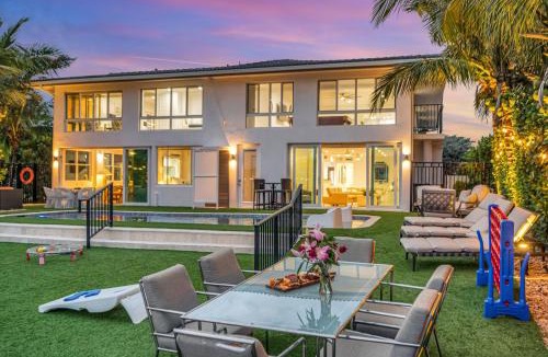 Barrier Island Apartment | Suite by Beach Waterfront Lago Key One