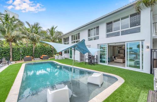Barrier Island Apartment | Suite by Beach Waterfront Lago Key Three