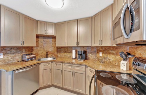 Bermuda Riviera Apartment | Suite on the Ocean with City View