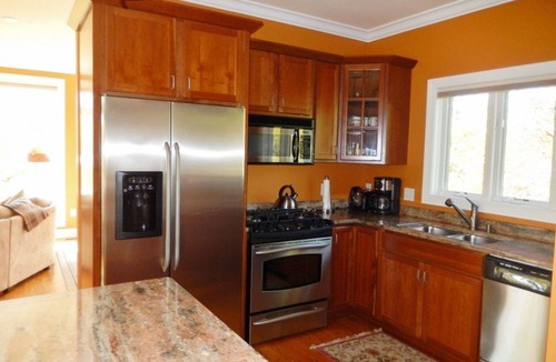 Ludlow House | Summer 2026 is here! Try mountain biking at Okemo or hike the Green Mountains!