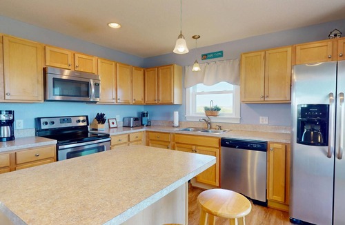 Carova Beach House | Summer Paws | 3BR SemiOceanfront 4x4 OBX | Pool, Hot Tub & Wild Horses | Pets