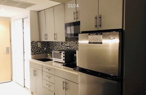 Sunny Isles Beach Resort | SUMMER SALE Waterfront Resort on the beach to relax! Cozy Great remodeled apart