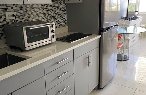 Sunny Isles Beach Resort | SUMMER SALE Waterfront Resort on the beach to relax! Cozy Great remodeled apart