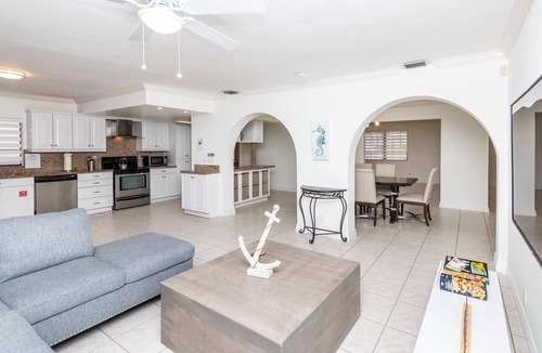 Hollywood Hills House | SUMMER SPECIAL OFFER, WEEK AND MONTH DISCOUNTS