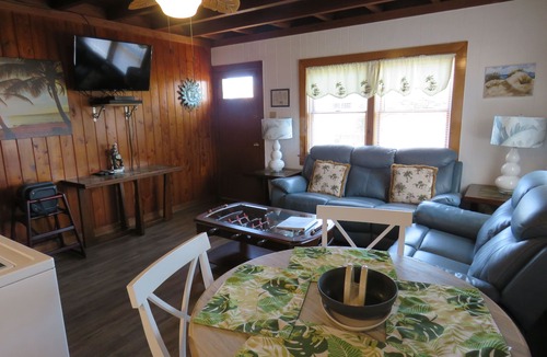 South Nags Head Cottage | Summer Special/RIGHT ACROSS from OCEAN/Fenced yard/pet friendly