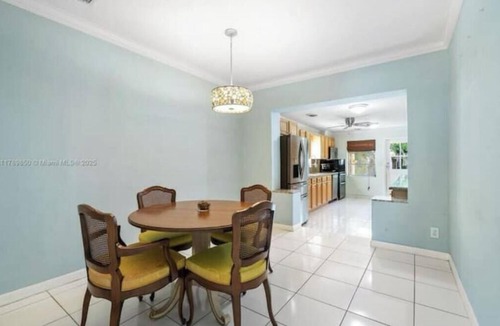 Poinsettia Heights House | Summer Vacation 4-bedroom Home Mins To Beach & Downtown