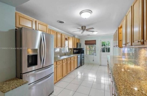 Poinsettia Heights House | Summer Vacation 4-bedroom Home Mins To Beach & Downtown