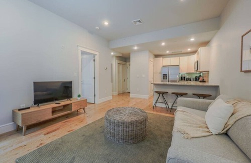 Back Bay Apartment | Sun-Filled 1BR Steps from Public Garden