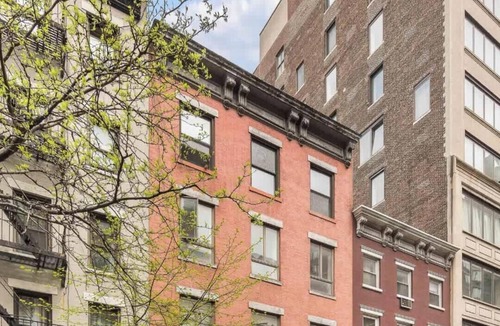 Chelsea Apartment | Sun-Filled Brownstone Apt in Prime Chelsea