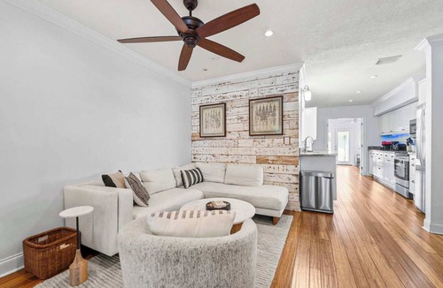 Middle River Terrace House | Sun of a Beach - 4Bed Tropical Getaway