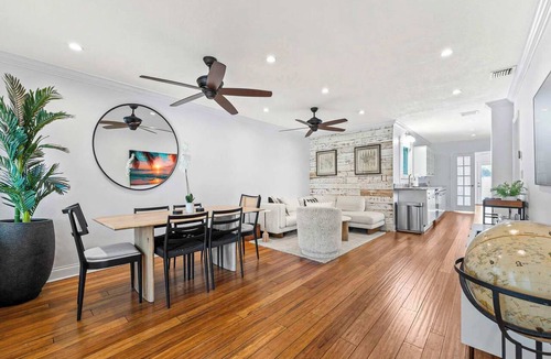 Middle River Terrace House | Sun of a Beach - 4Bed Tropical Getaway
