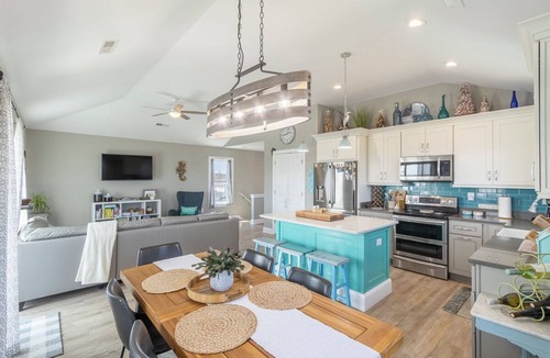 Colington House | Sun Realty pet-friendly centrally-located oceanside home in KDH!