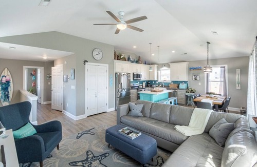 Colington House | Sun Realty pet-friendly centrally-located oceanside home in KDH!