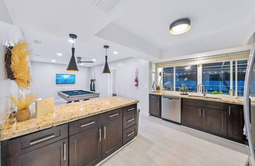 Hollywood Hills Villa | SUN VILLA Private Pool Home Near Hard Rock Stadium & Beach