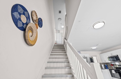 Gladeview House | Sunflower Miami Family Retreat-Fenced &Turf Yard w/BBQ-Centrally Located