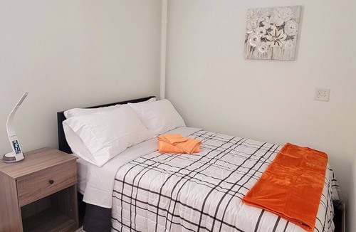 Hillandale House | Sunlight floor apartment with parking near Washington DC