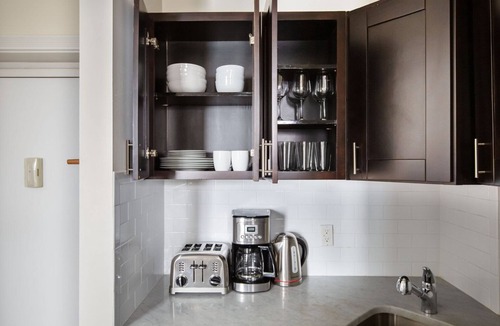 West Village Apartment | Sunlit West Village 1BR w/W/D, nr bars & restaurants, by Blueground