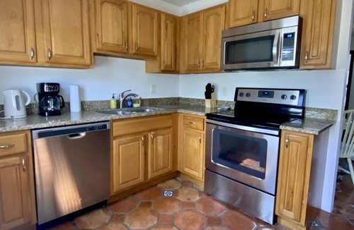 East Ocean Ave Apartment | Sunny 1 Bed 2 Bath Apt Steps From Water and 5min to Beach