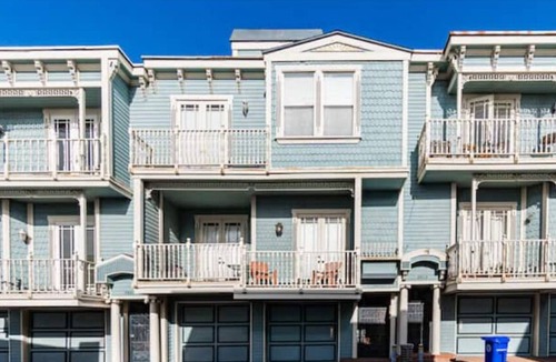 El Porto House | Sunny Beach Home, Walk to town
