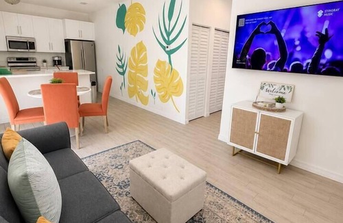 Middle River Terrace House | Sunny Ft Laud Getaway Entire Duplex Sleeps 15 Near Beaches Las Olas Downtown