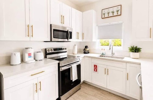 Middle River Terrace House | Sunny Ft Laud Getaway Entire Duplex Sleeps 15 Near Beaches Las Olas Downtown
