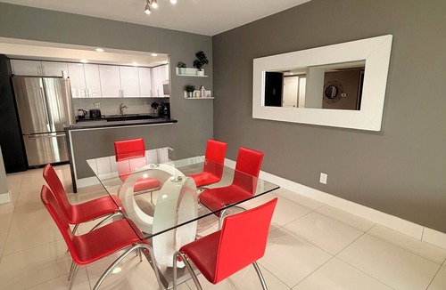 Sunny Isles Beach Apartment | Sunny Isles Beach Condo - Pool View, Free Parking & Modern Kitchen- 2BR