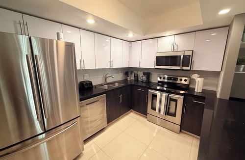 Sunny Isles Beach Apartment | Sunny Isles Beach Condo - Pool View, Free Parking & Modern Kitchen- 2BR