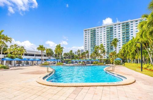 Sunny Isles Beach Apartment | Sunny Isles Beach Condo near Beach & Pool