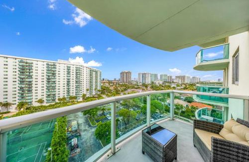 Sunny Isles Beach Apartment | Sunny Isles Beach Condo near Beach & Pool