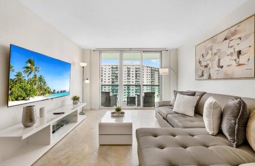 Sunny Isles Beach Apartment | Sunny Isles Beach Condo near Beach & Pool