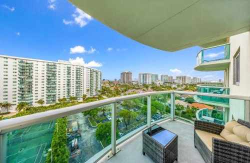 Sunny Isles Beach Apartment | Sunny Isles Beach Condo near Beach & Pool