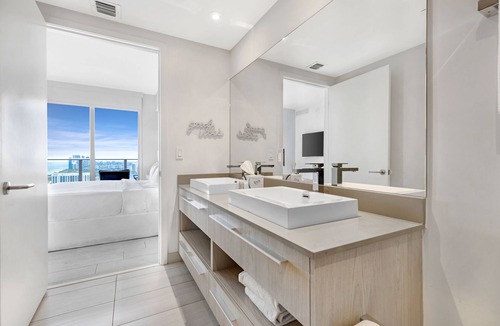 Hallandale Beach Condo | Sunny Isles Splendor: 2BD/2BA Apartment on a High Floor!