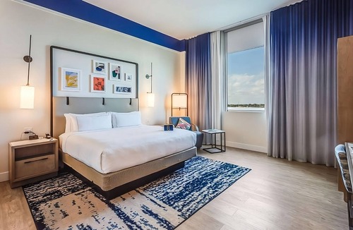 Ojus Hotel | Sunny Miami Retreat! Pet-friendly Property, Rooftop Swimming Pool!