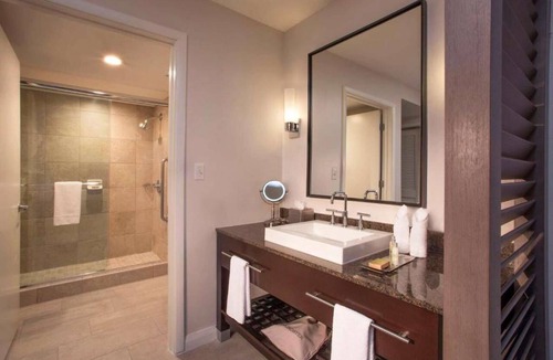 Hollywood South Central Beach Hotel | Sunny Oasis | Swimming. Restaurant