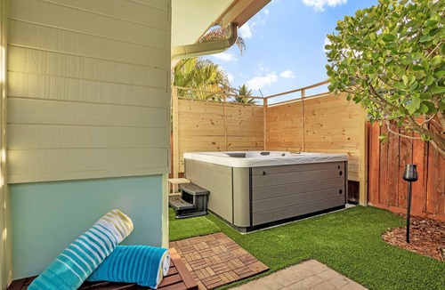 Fort Lauderdale House | Sunny Palms Villa - Heated Pool + Hot Tub, 2 miles to the Beach!