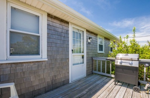 Sagamore Beach House | Sunny Sagamore Getaway—Steps from the Sand