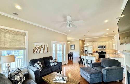 North End Condo | Sunny shore escape—steps to beach, boards & family fun!☀️🌊🏖️