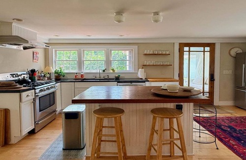 West Stockbridge House | Sunny, Spotless Charm in W. Stockbridge, Sleeps 6+