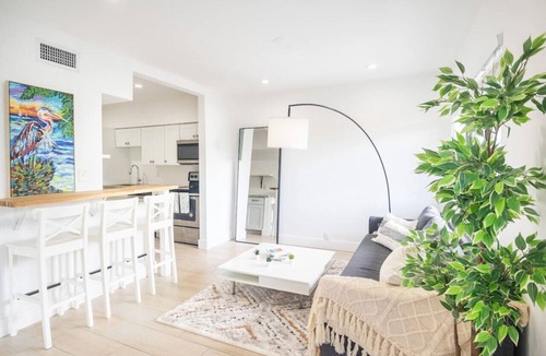 Bay Harbor Islands Apartment | Sunny Stay near Bal Harbour Shops and Beach